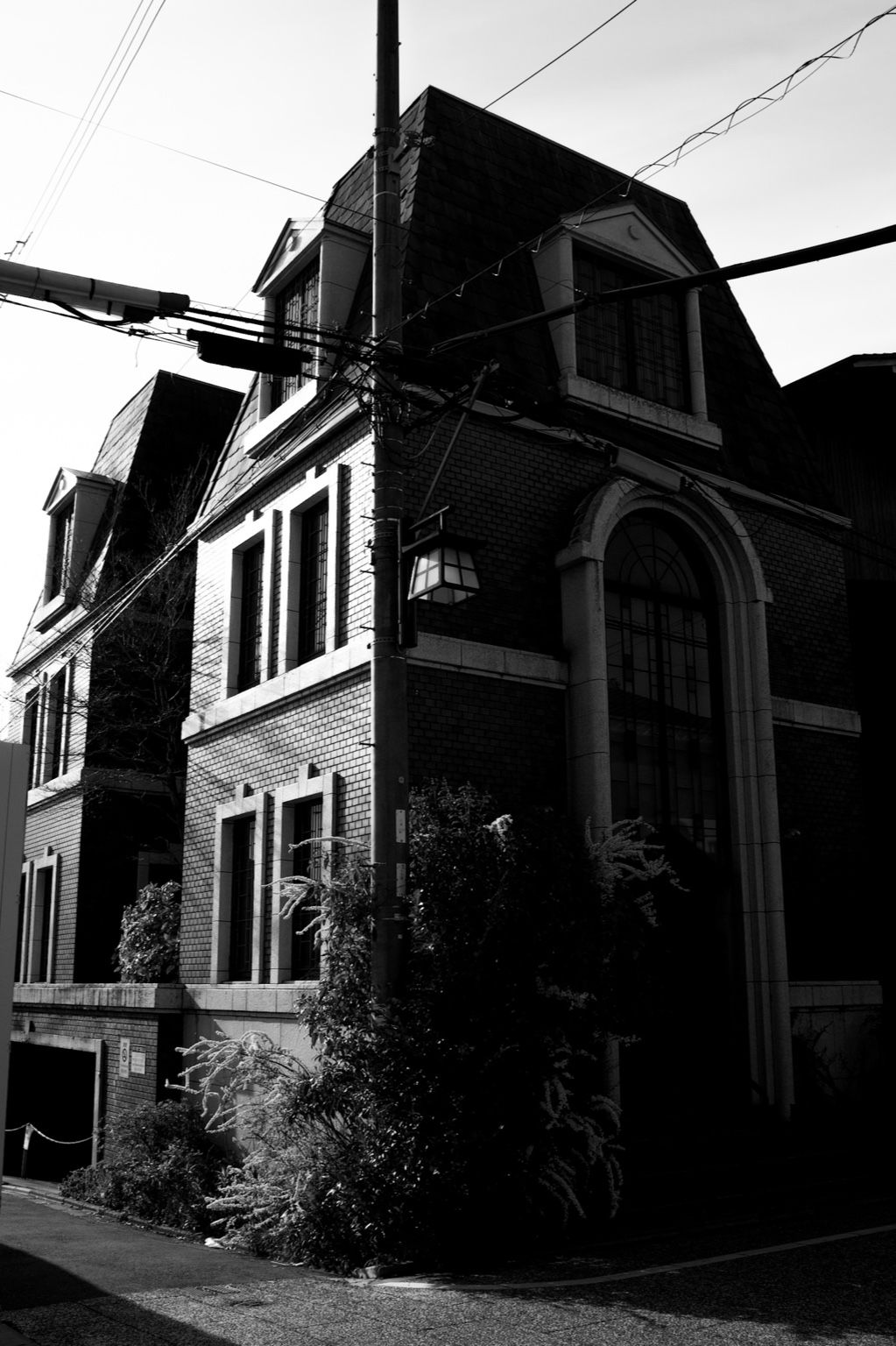 Street scene with visual irony — an invitation to think differently.